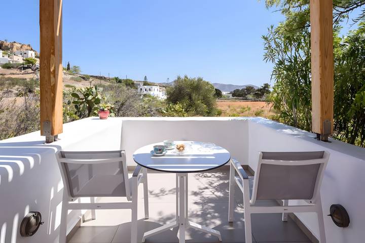 Location de vacances pour 2 personnes, avec balcon et jardin dans Milos