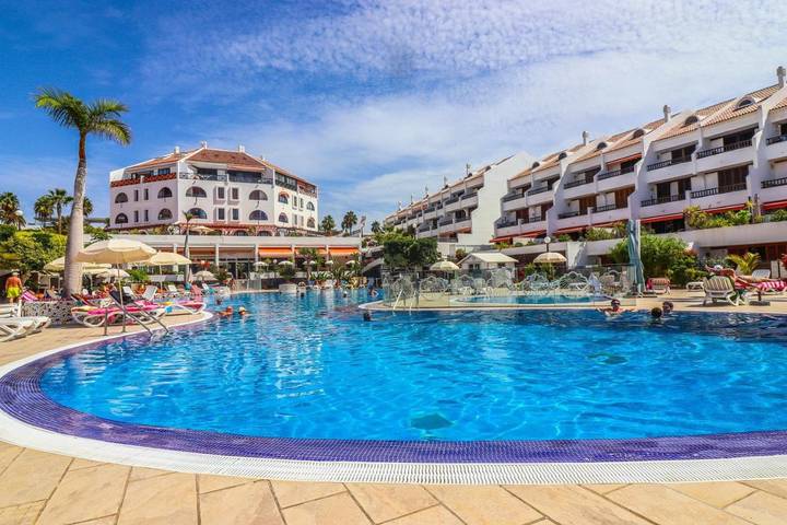 Chalet para 4 personas, con Balcón y Terraza además de Jardín y Piscina en Playa de las Américas
