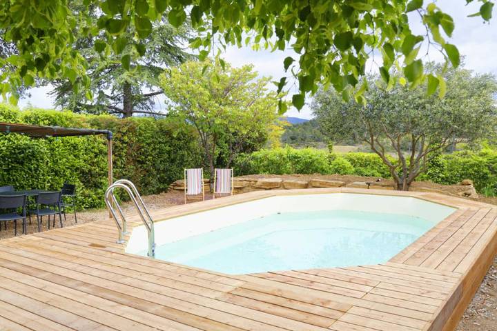 Gîte pour 5 personnes, avec jardin et piscine à La Caunette