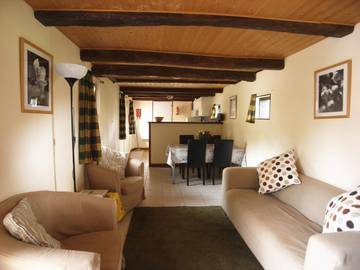 Gîte pour 4 personnes, avec terrasse et piscine à Les Champs-Géraux