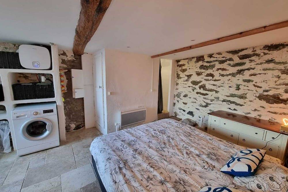 Waterfront fisherman's cottage in Ersa, Cap Corse