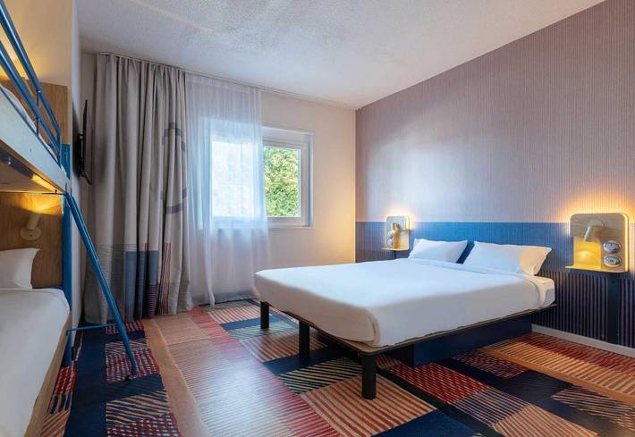 Hôtel pour 3 personnes, avec jardin ainsi que vue et piscine, animaux acceptés à Saint-Pierre-en-Faucigny - 2