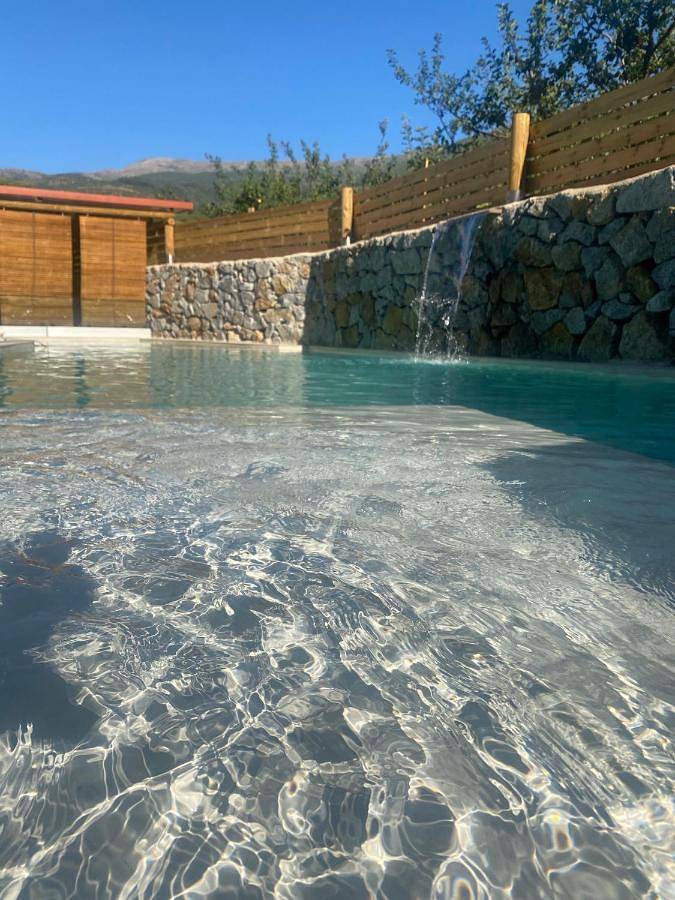 Casa de vacaciones para 12 personas, con vistas además de jardín y piscina en Valle del Jerte - 2