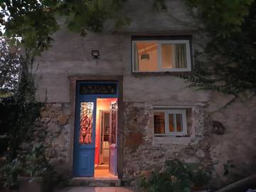 Gîte pour 4 personnes, avec terrasse ainsi que piscine et jardin dans l' Ariège