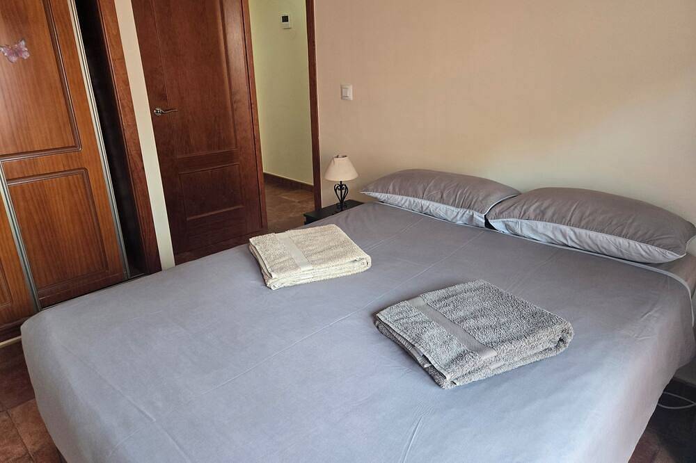 Ganze Wohnung, Schöne Wohnung 500 m vom Strand entfernt mit privatem Garten und Meerblick in Cartagena, Cordillera Penibética
