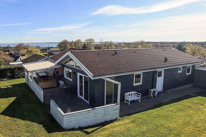 Ferienhaus für 9 Personen, mit Whirlpool und Terrasse sowie Sauna in Eskov Strandpark