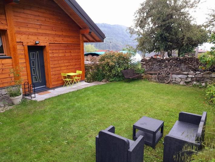 Gîte pour 4 personnes, avec jardin à Chevenoz