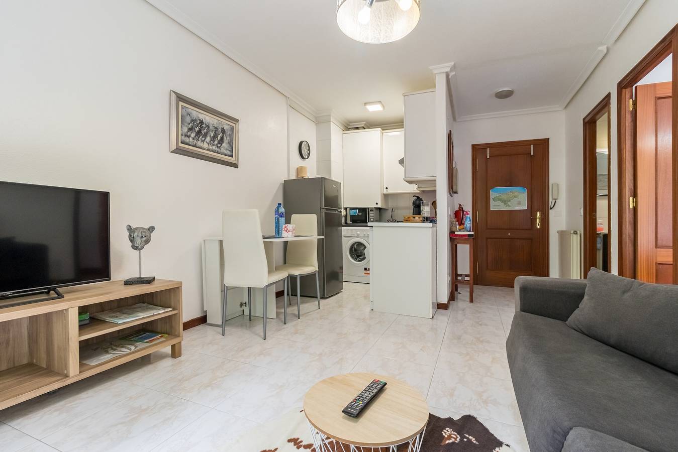 Apartamento entero, Apartamento 'La Ribera' con vistas a la montaña, piscina compartida y Wi-Fi in Suances, Costa de Cantabria