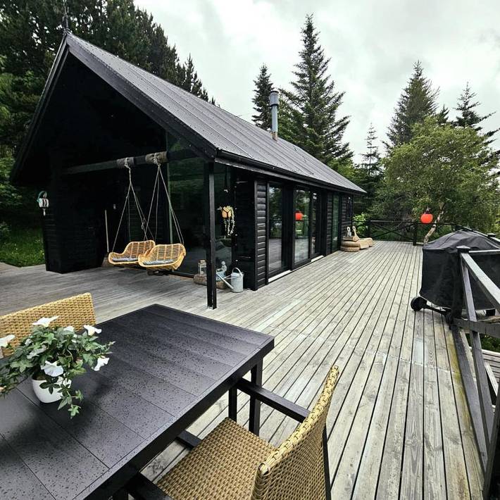 Chalet voor 4 personen, with whirlpool and terras as well as tuin op IJsland