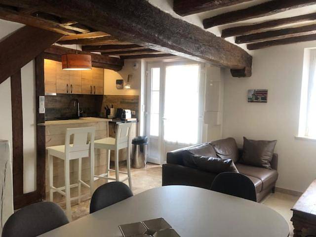 Location de vacances pour 4 personnes, avec terrasse, animaux acceptés à Bois-Jérôme-Saint-Ouen - 2