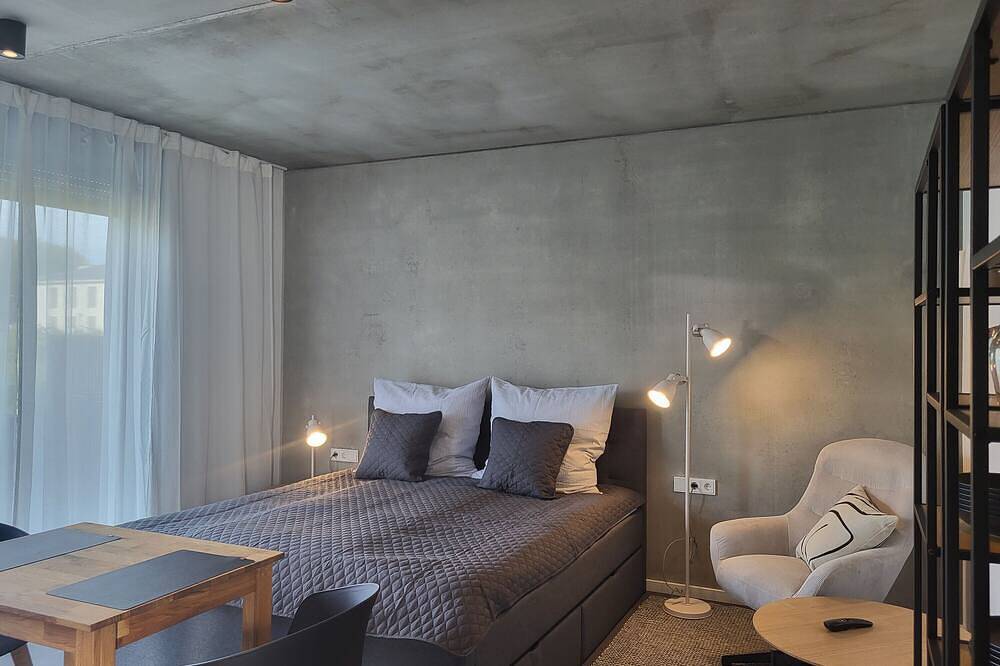 Ganze Wohnung, Apartment 'Schlossterrassen 8b' mit privater Terrasse, Gemeinschaftsgarten und Wlan in Pouch, Muldestausee