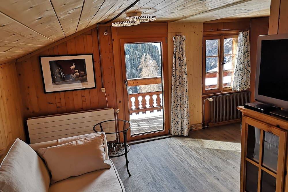 Ganze Wohnung, Dachwohnung in Walserhaus, Balkon, unverbaute Aussicht in Monstein, Davos