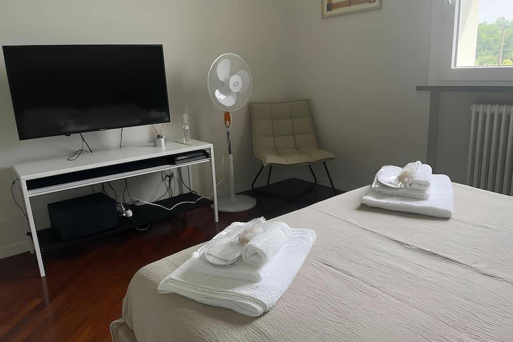 Villa with pool in the Pesaresi countryside a few kilometers from the sea in Pesaro, Valle del Metauro