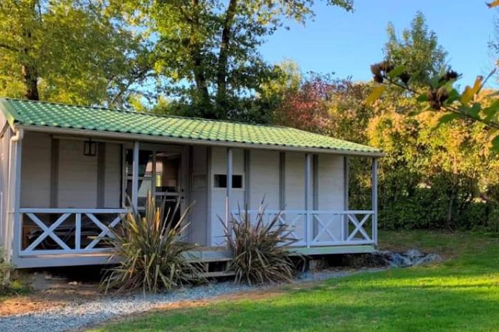 Chalet pour 4 personnes, avec piscine et terrasse, animaux acceptés