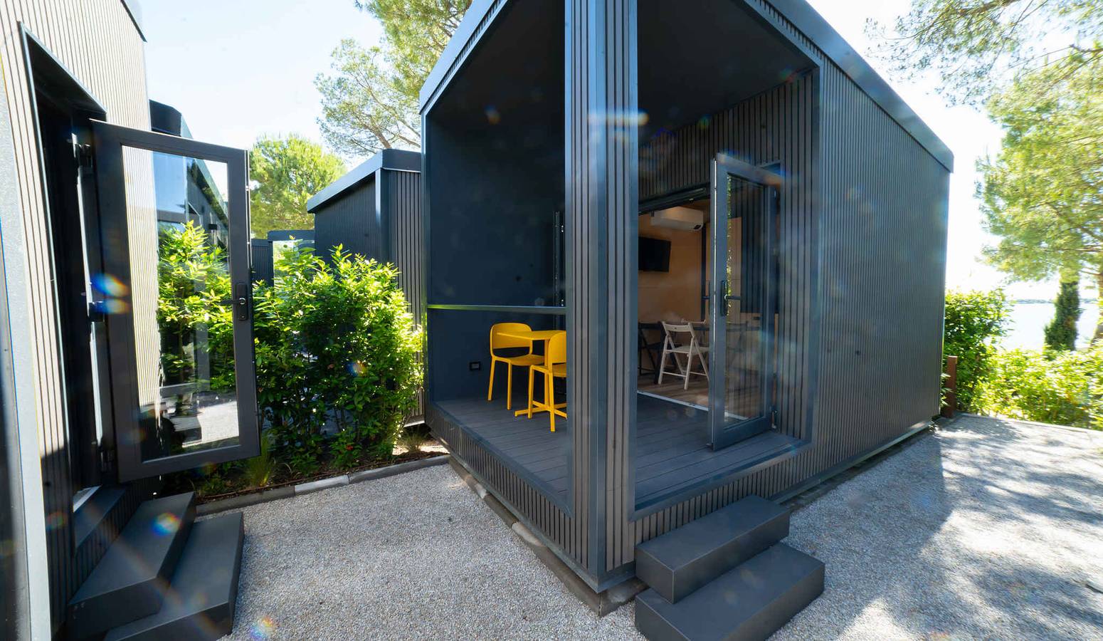 Mobilehome mit Klimaanlage und Holzveranda in San Felice del Benaco, Gardasee-Berge