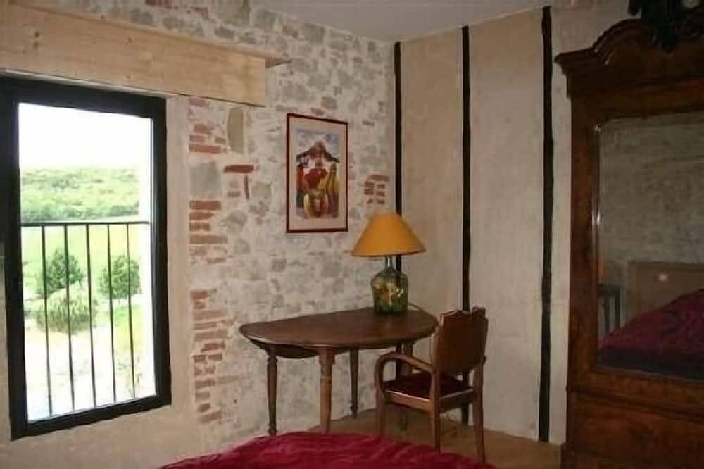 A former coach inn in the Xvii, in the heart of the country cocaine in Lavaur, Région de Castres