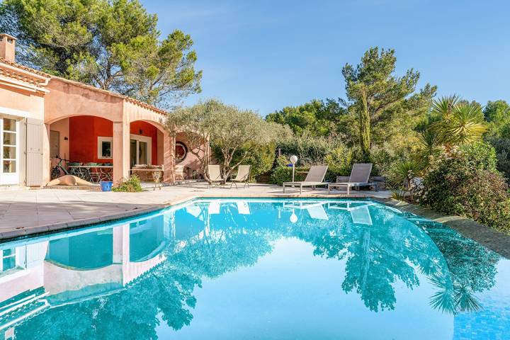 Vakantiehuis “Le Loft d'Emma” met gedeeld zwembad, wifi en airconditioning in Pernes-les-Fontaines, Parc naturel régional du Mont-Ventoux