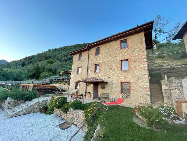 B&b per 3 persone, con Terrazza e Giardino nonché Piscina e Panorama a Camaiore (Toscana)