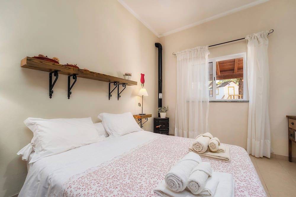 Renovated country house with large garden and swimming pool in Moncarapacho, Parque Natural da Ria Formosa