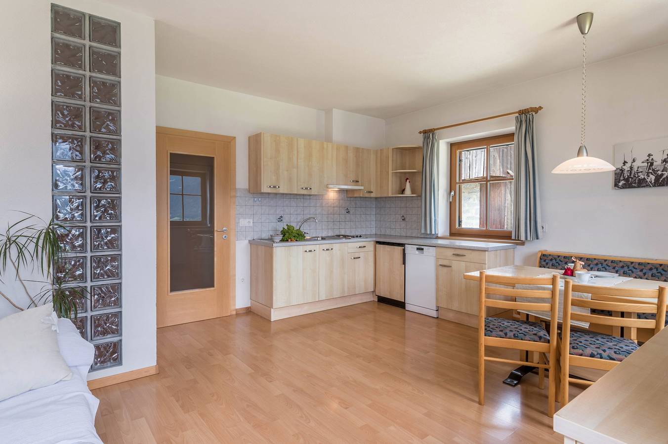 Ganze Wohnung, Ferienwohnung "Woehrmannhof Spinnrad" mit Bergblick, Gemeinschaftsgarten und Wlan in Tschiffnon, Feldthurns