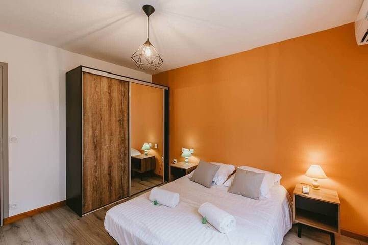 Appartement entier, T3 climatisé, tout confort, parking gratuit, balcon, WIFI in Région de Chambéry
