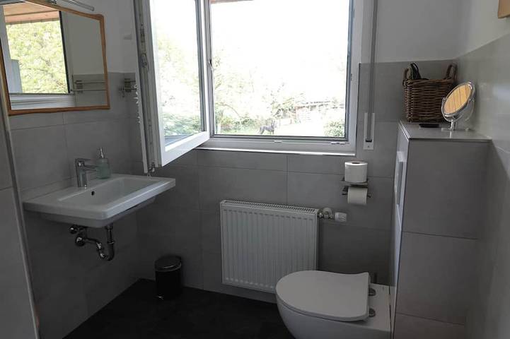 Ganze Wohnung, Landliebeehrsen 2,  modern, ruhig gelegen, Parkplatz. in Bad Salzuflen, Kreis Lippe