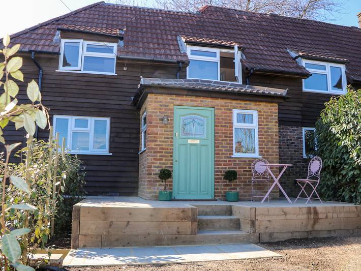 Log cabin for 10 people, with garden in East Sussex