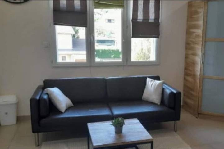 Ganze Wohnung, T2 private parking space 15min Cnpe and 10min Pipa 4 sleeps animals ok in Lagnieu, Belley
