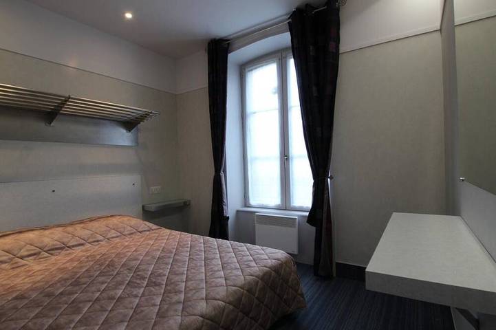 Gîte pour 8 personnes, avec jardin à Saint-Cyr-du-Bailleul - 3