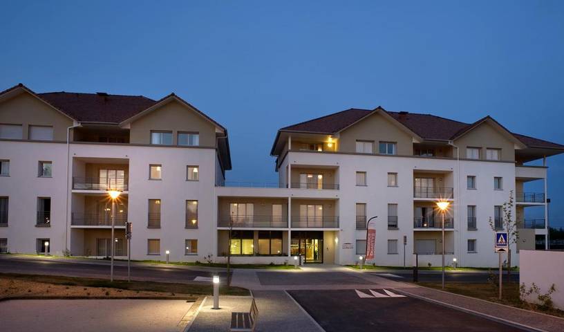 Appart’hôtel pour 2 personnes, avec Balcon et Terrasse ainsi que Jardin et Piscine