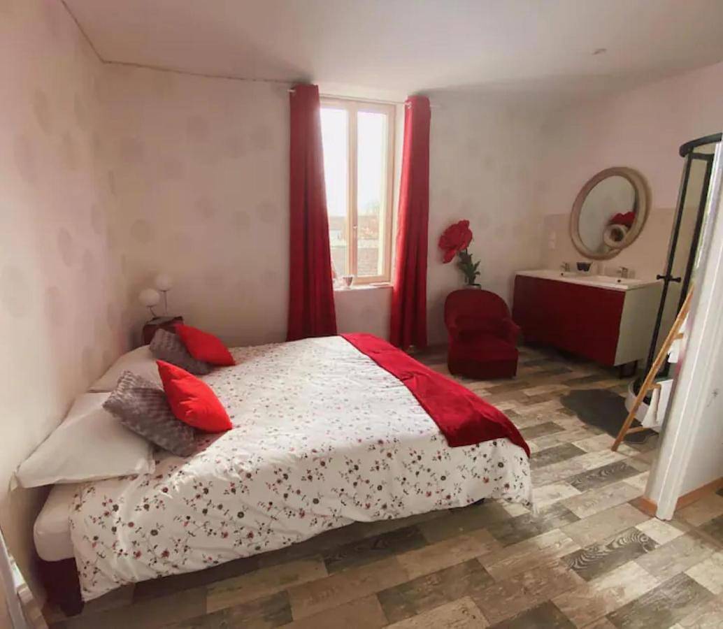 Chambres d’hôte au Chapeau Claque Cabaret in Gueugnon, Région de Charolles
