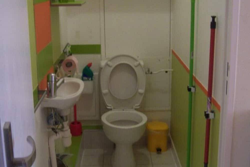Apartamento entero, Apartment 100 m from the beach, terrace, beautiful sea view! Ideal location! in Antibes, Region de Cannes