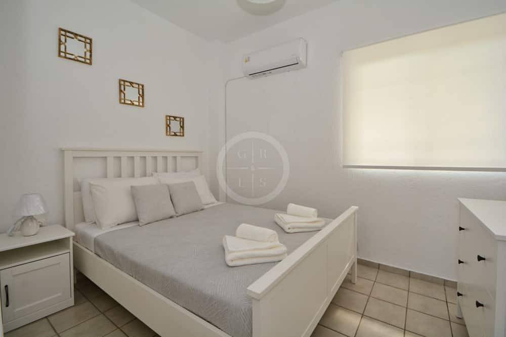Ganze Wohnung, Vasiliki, a perfect 2 bedroom apartment on a sandy beach in Ermioni, Argolis