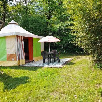 Cottage pour 4 personnes, avec terrasse et piscine ainsi que jardin et vue à Fajoles