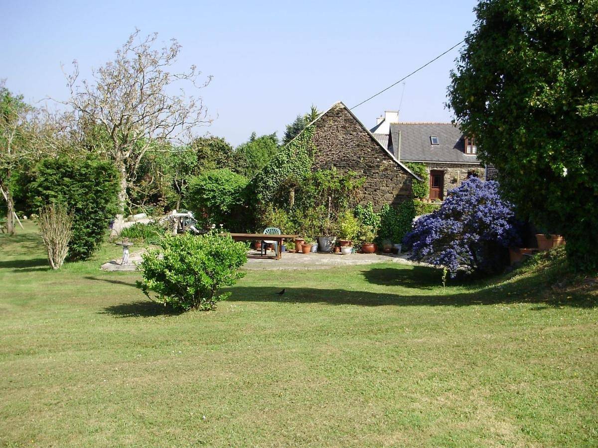 Three-Bedroom House in Saint-Ségal, Iroise