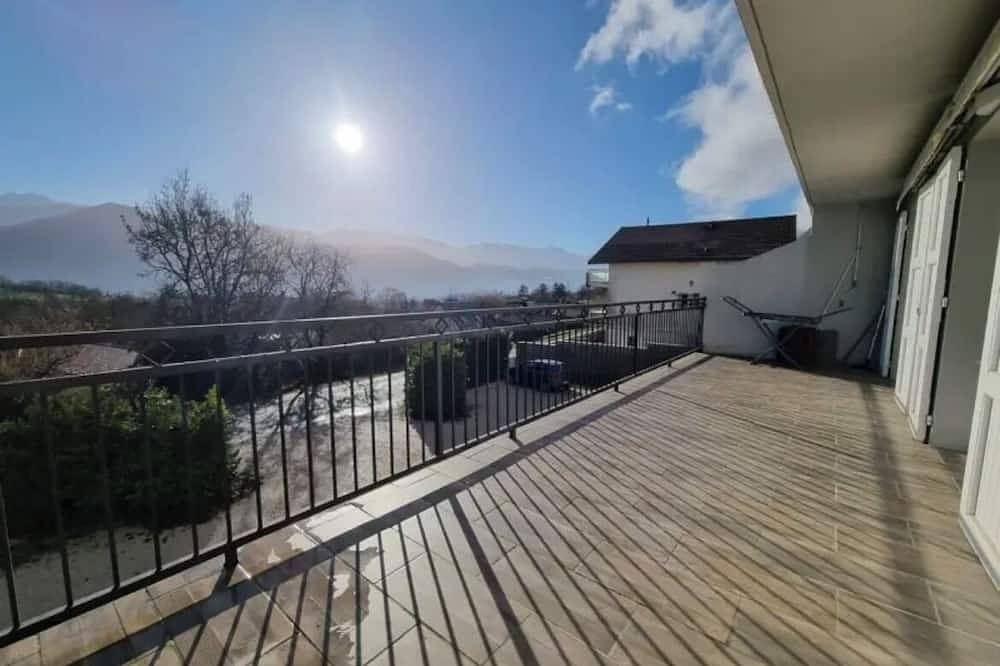 Appartement entier, Appartement meublé 76 m²  Terrasse 30 m² Vue Belledonne in Saint-Vincent-de-Mercuze, Isère