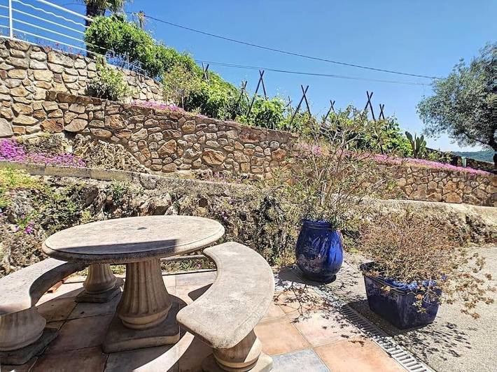 Gîte pour 3 personnes, avec vue sur le lac ainsi que terrasse et vue à Condrieu - 2