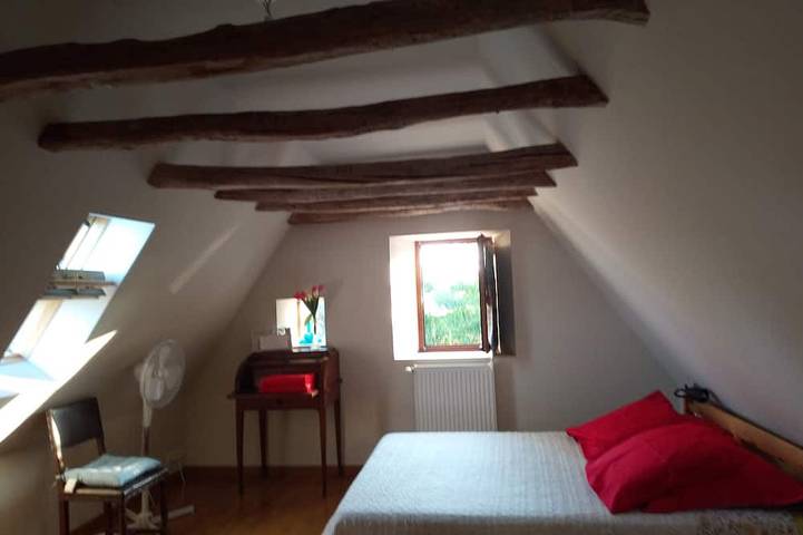 Entire apartment, Apartment with garden and pool near fabulous sights in Rocamadour, Quercy