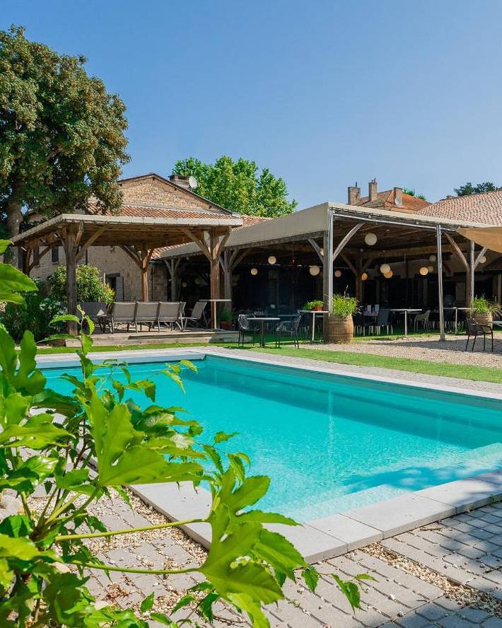 Hôtel pour 2 personnes, avec terrasse ainsi que vue et piscine à Anse