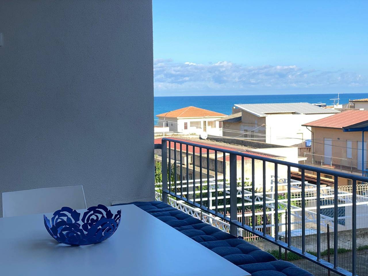 Entire holiday apartment, Casa La Mamà, beach 150 m away in Alcamo Marina, Alcamo