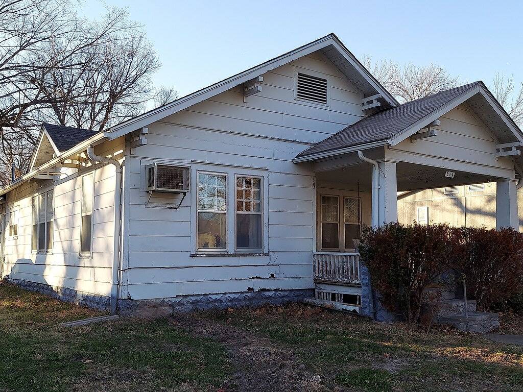 Renovated Bungalow with Cozy Gas Fireplace in Iola, Kansas