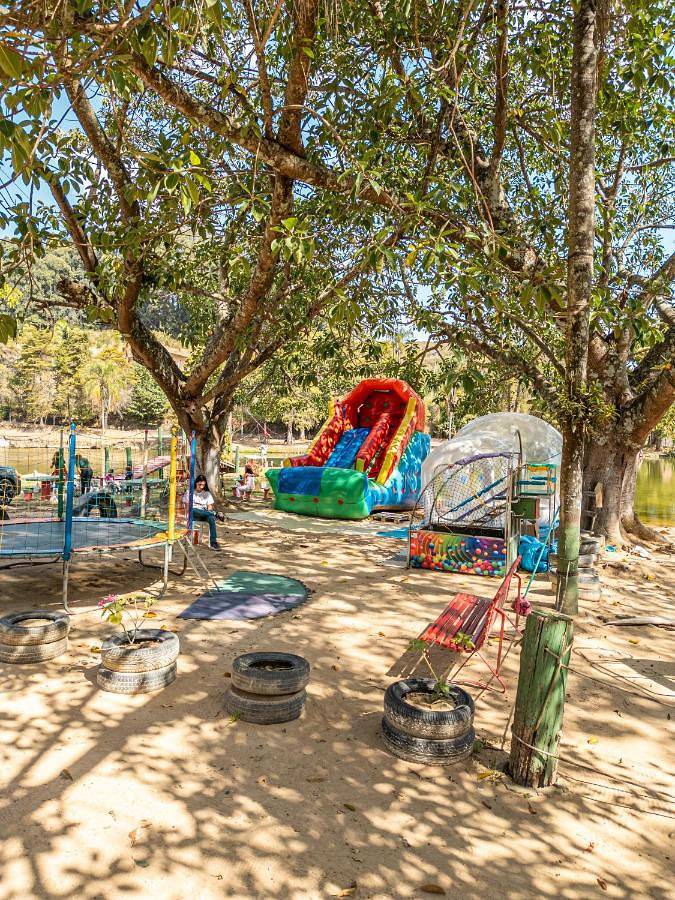 Casas e apartamentos de temporada para 3 pessoas, com terraço e jardim e ainda vista and piscina em Serra Negra