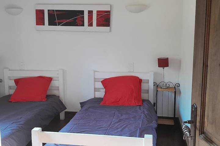 Location de vacances pour 6 personnes, avec terrasse et jardin à Solliès-Toucas - 4