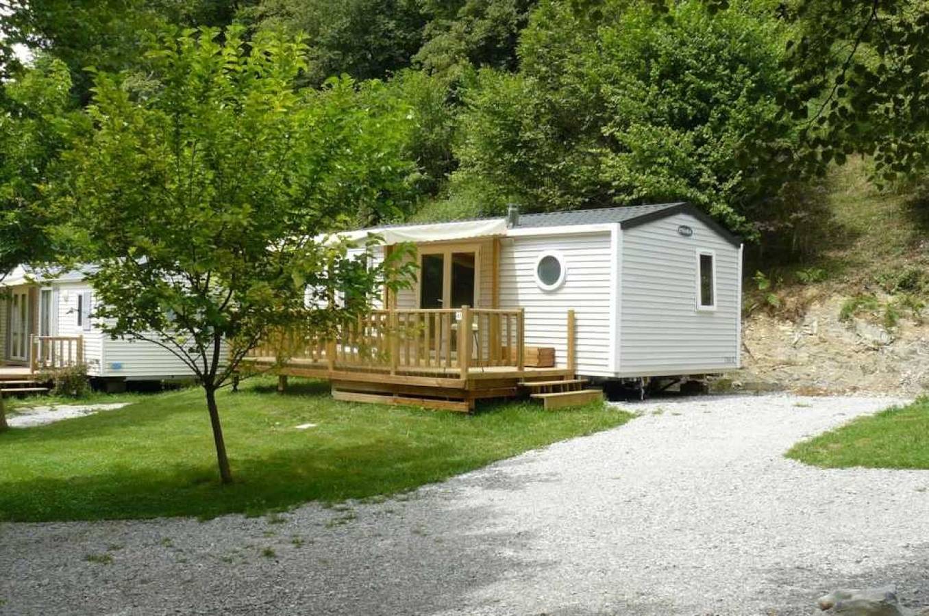 Zecamping 3 étoiles piscine chauffée hammam locatif Tv Bbq 28m2 4 pers in Louvie-Juzon, Béarn