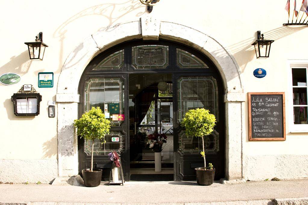 Ganze Ferienwohnung, Hotel-Restaurant "Zum goldenen Anker" - Einzelzimmer in Hainburg an der Donau, Bezirk Bruck an der Leitha