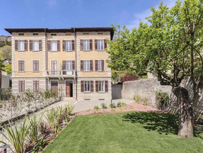 Gîte pour 6 personnes, avec vue sur le lac et jardin à Domaso
