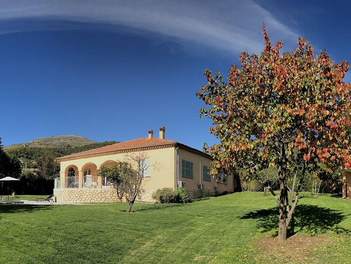 Geräumige und elegante Villa mit großem Garten, Swimmingpool und 3 Schlafzimmer in Vence (Alpes Marítimos), Costa mediterránea (Francia)