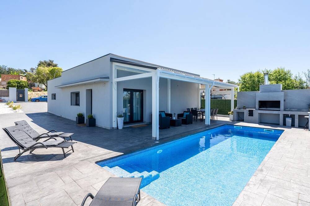 Casa con piscina y barbacoa a 5min playa in Villanueva y Geltrú, Garraf
