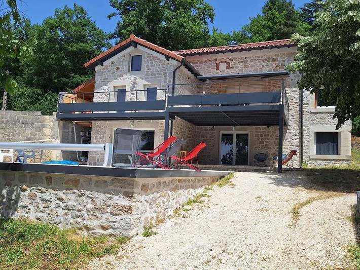Villa pour 12 personnes, avec jardin ainsi que jacuzzi et piscine en Auvergne - 2