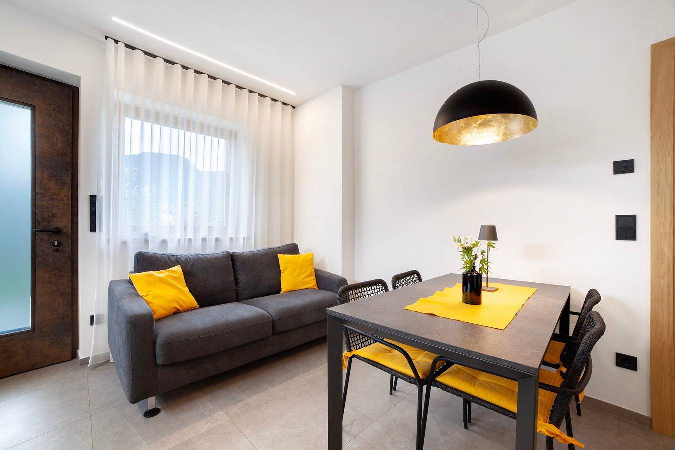 Apartamento entero, Apartamento 'Pinot Grigio' con vistas a la montaña, terraza privada y Wi-Fi in Marling, Ortler Alps